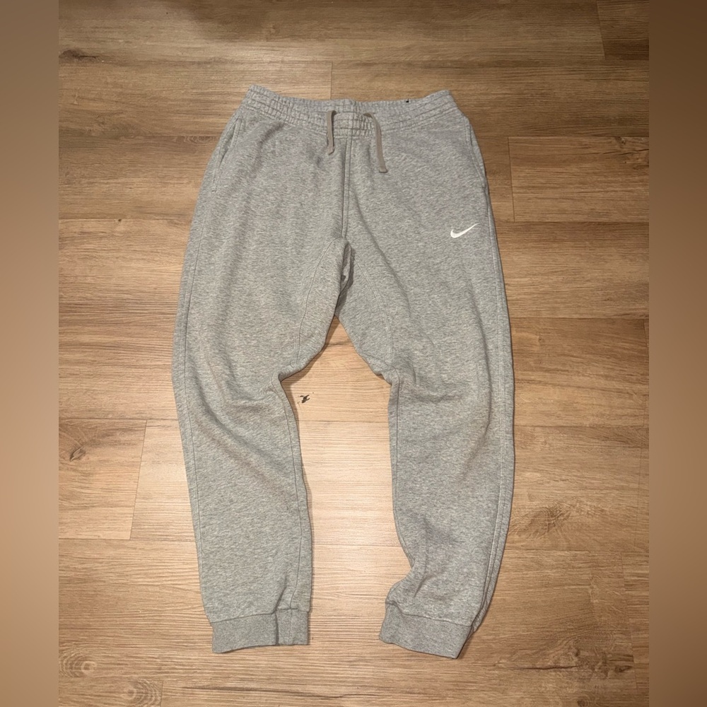 Nike Men's Heather Gray Joggers